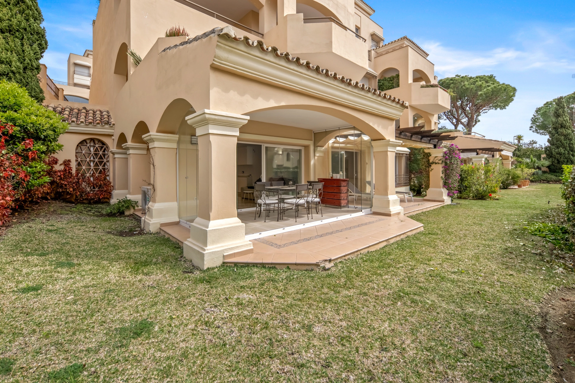 Ground Floor Apartment for sale in Hacienda Elviria, Marbella East