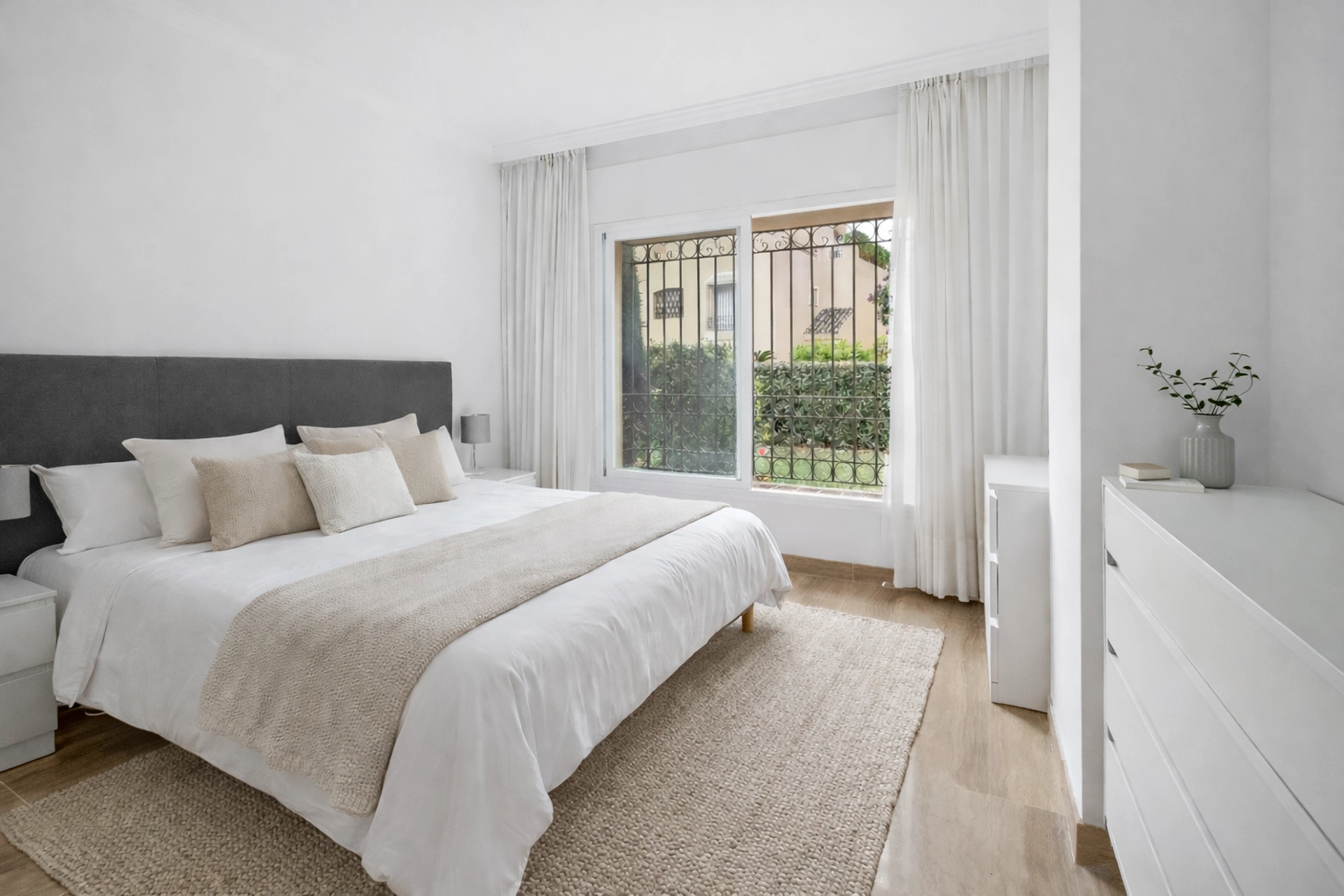 Ground Floor Apartment for sale in Hacienda Elviria, Marbella East