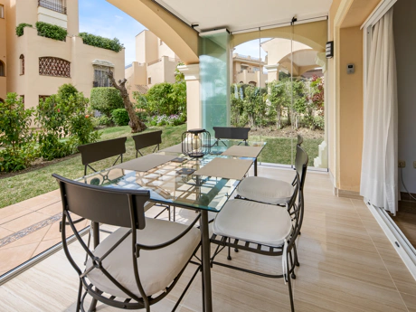 Elegant Ground Floor Apartment with Garden Access in Hacienda Elviria