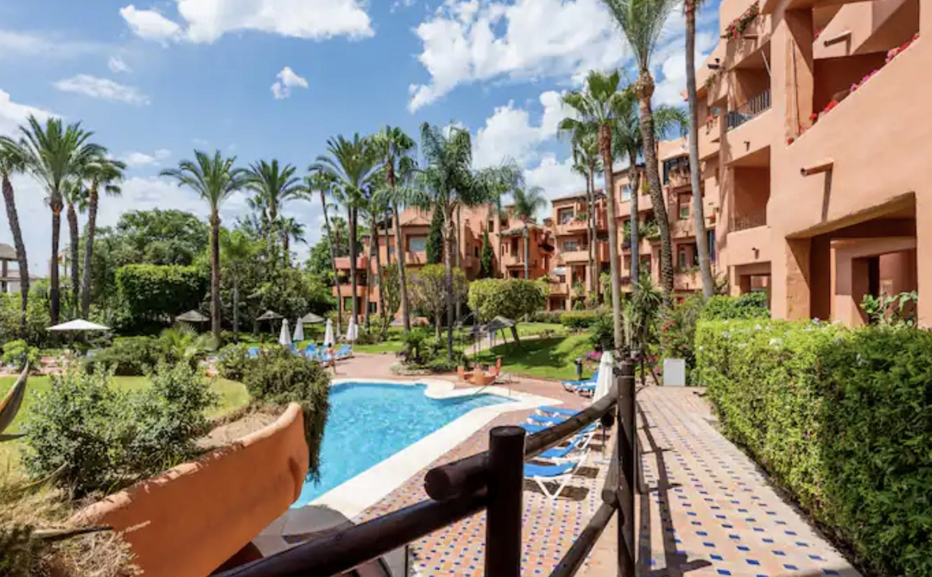 Apartment for sale in Oasis de Marbella, Marbella Golden Mile