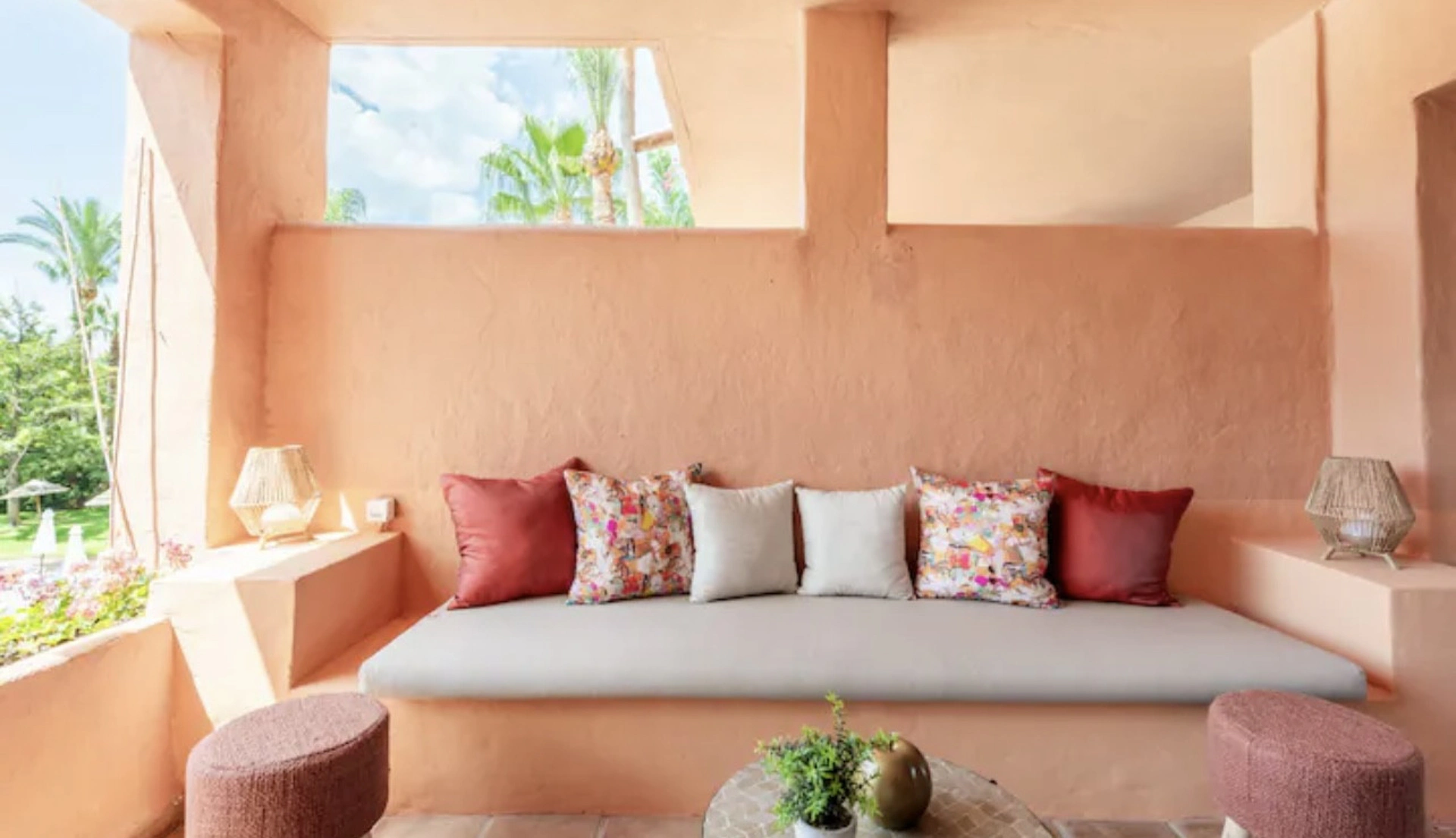 Apartment for sale in Oasis de Marbella, Marbella Golden Mile