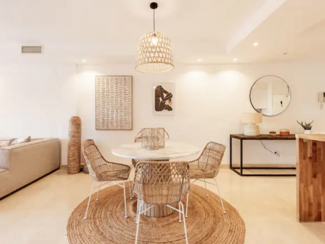 Stylish 2-Bedroom Apartment on Marbella’s Golden Mile with Gym & Underground Parking