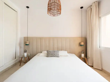 Stylish 2-Bedroom Apartment on Marbella’s Golden Mile with Gym & Underground Parking