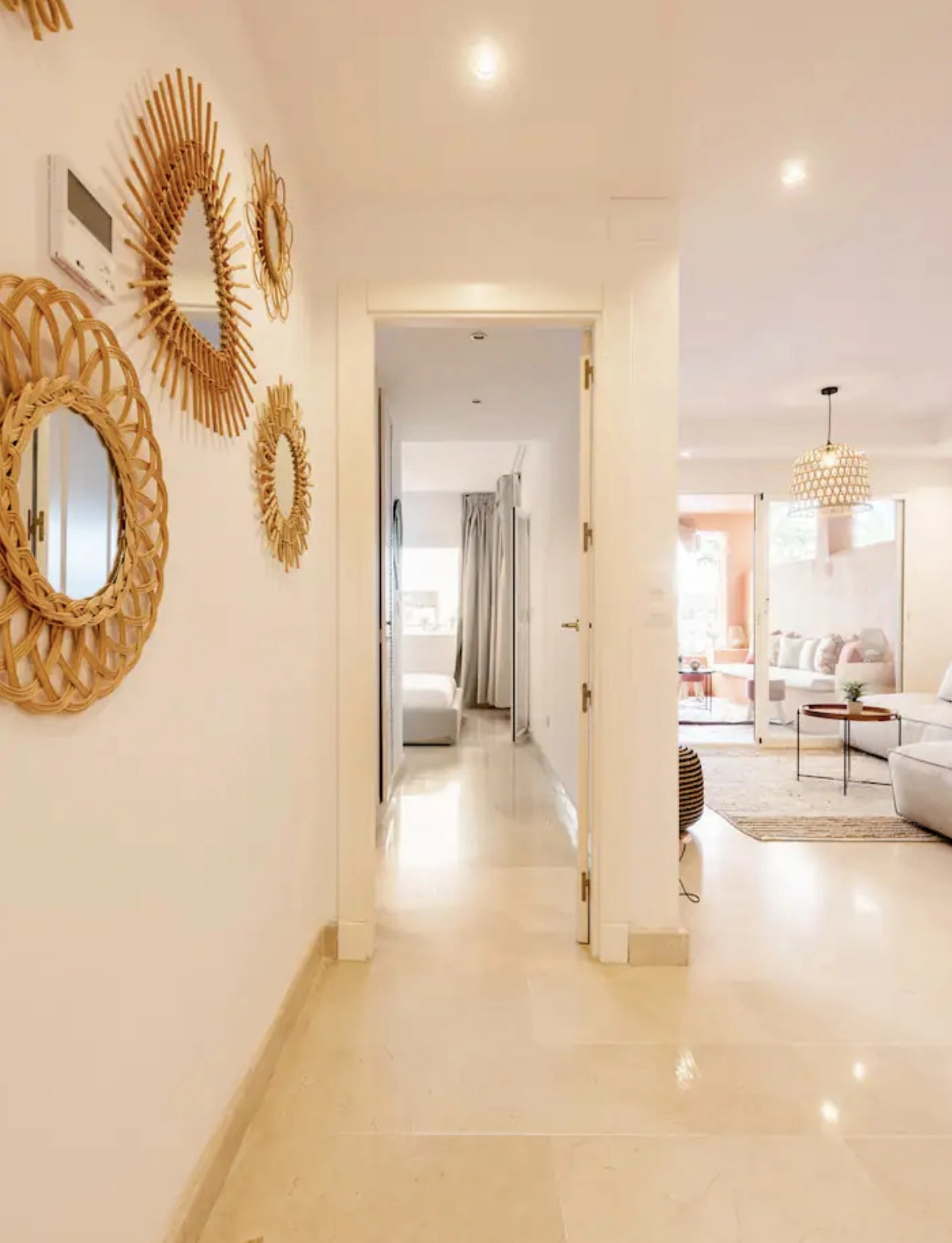 Apartment for sale in Oasis de Marbella, Marbella Golden Mile