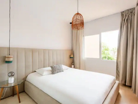 Stylish 2-Bedroom Apartment on Marbella’s Golden Mile with Gym & Underground Parking