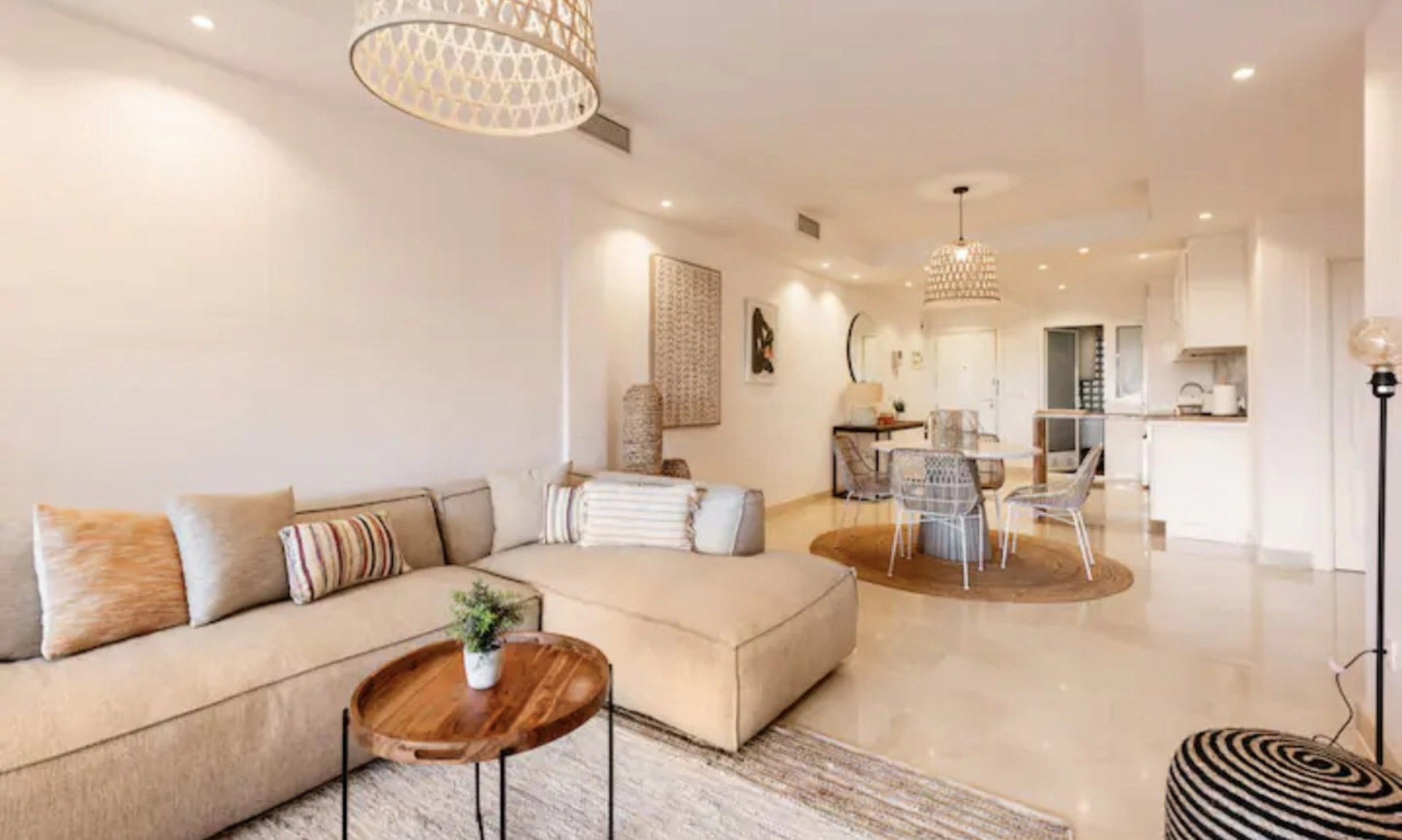 Apartment for sale in Oasis de Marbella, Marbella Golden Mile