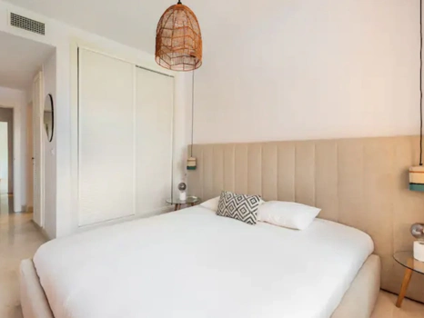 Stylish 2-Bedroom Apartment on Marbella’s Golden Mile with Gym & Underground Parking
