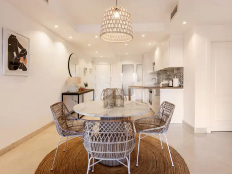 Stylish 2-Bedroom Apartment on Marbella’s Golden Mile with Gym & Underground Parking