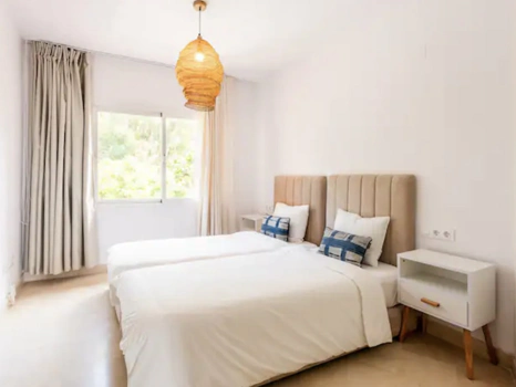 Stylish 2-Bedroom Apartment on Marbella’s Golden Mile with Gym & Underground Parking