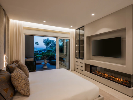 Luxury Ground Floor Apartment in Bahía del Velerín, Beachfront Between Marbella and Estepona