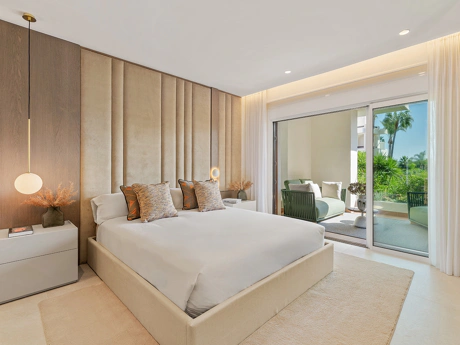 Luxury Ground Floor Apartment in Bahía del Velerín, Beachfront Between Marbella and Estepona