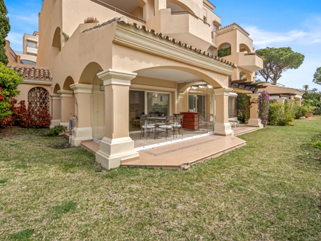 Elegant Ground Floor Apartment with Garden Access in Hacienda Elviria