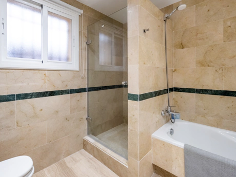Elegant Ground Floor Apartment with Garden Access in Hacienda Elviria