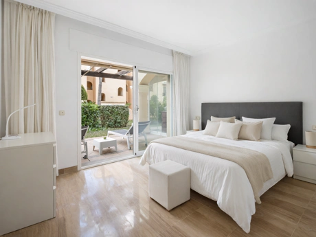 Elegant Ground Floor Apartment with Garden Access in Hacienda Elviria