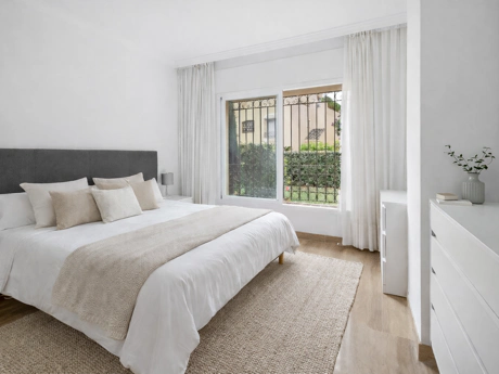 Elegant Ground Floor Apartment with Garden Access in Hacienda Elviria
