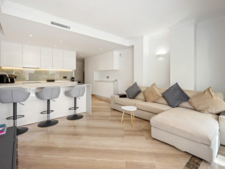 Elegant Ground Floor Apartment with Garden Access in Hacienda Elviria