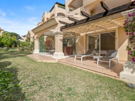 Elegant Ground Floor Apartment with Garden Access in Hacienda Elviria
