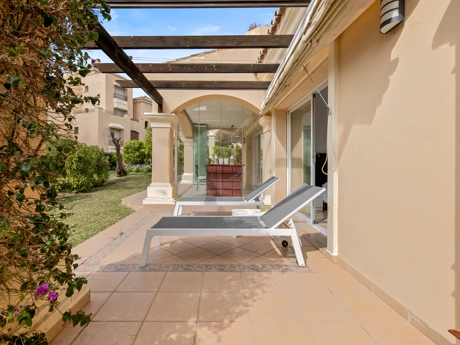 Elegant Ground Floor Apartment with Garden Access in Hacienda Elviria
