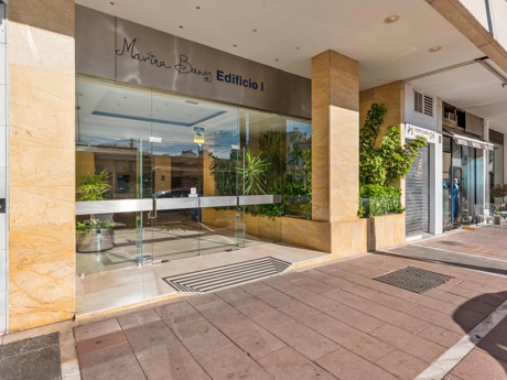 Frontline Beach Modern 2-Bedroom Apartment in Puerto Banús with Terrace & Luxury Amenities