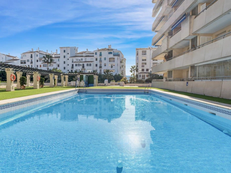 Frontline Beach Modern 2-Bedroom Apartment in Puerto Banús with Terrace & Luxury Amenities