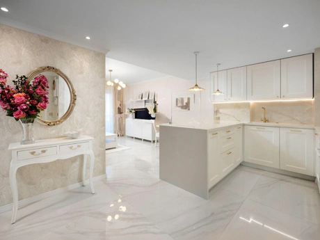 Frontline Beach Modern 2-Bedroom Apartment in Puerto Banús with Terrace & Luxury Amenities