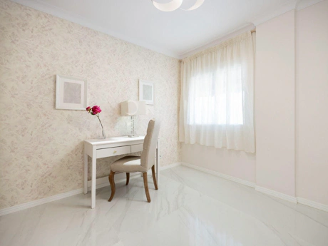 Frontline Beach Modern 2-Bedroom Apartment in Puerto Banús with Terrace & Luxury Amenities