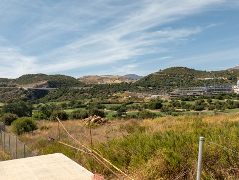 Plot with project and structure in Estepona with sea and golf views