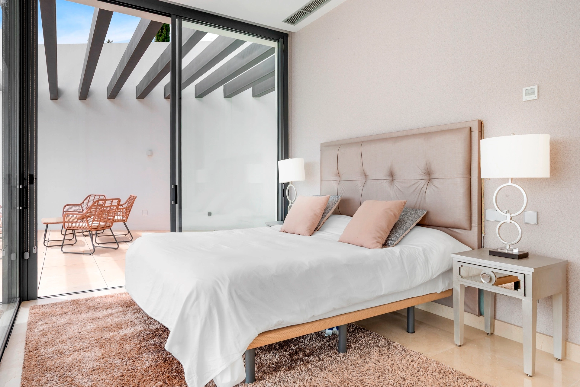 Villa for sale in Benahavis