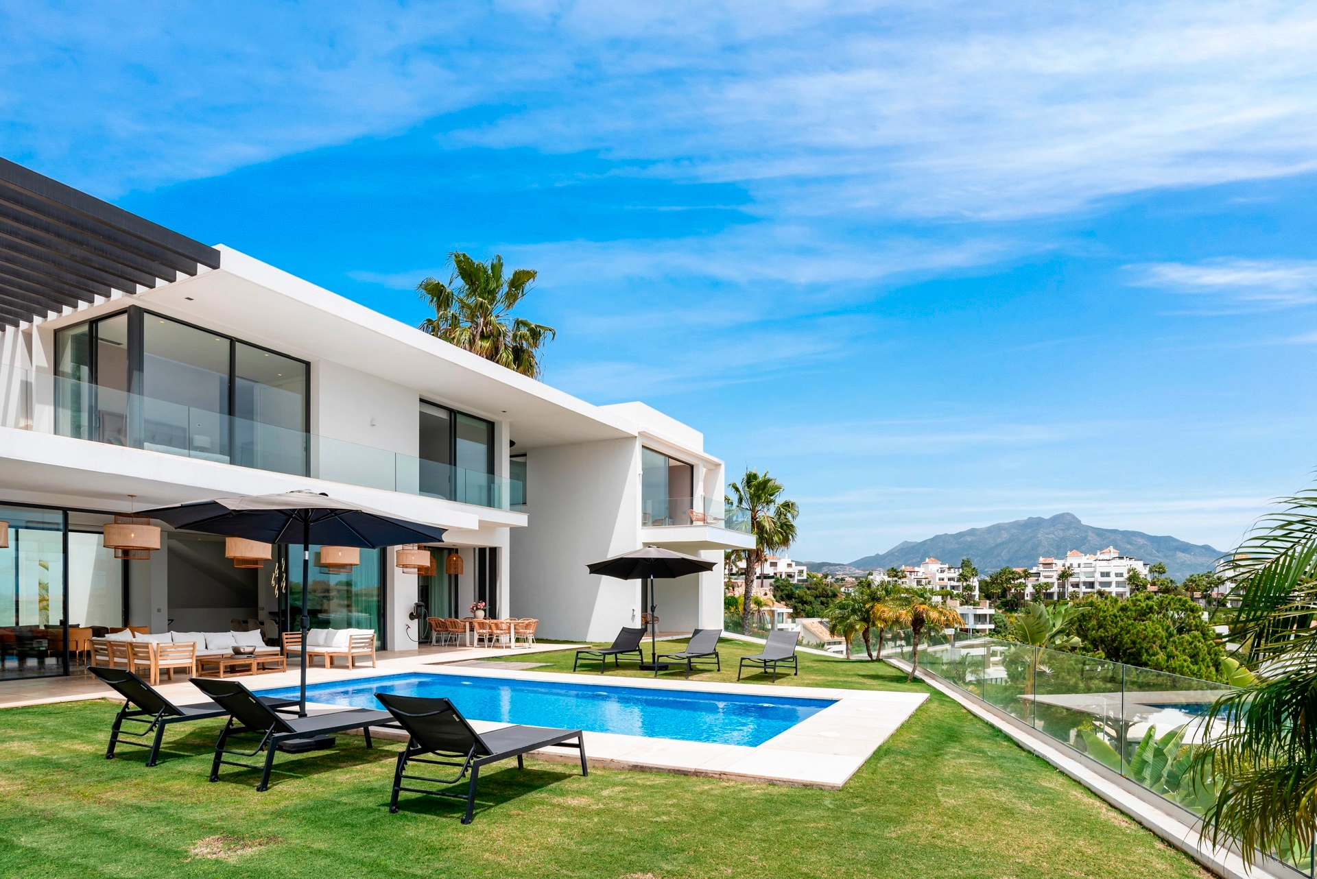 Villa for sale in Benahavis