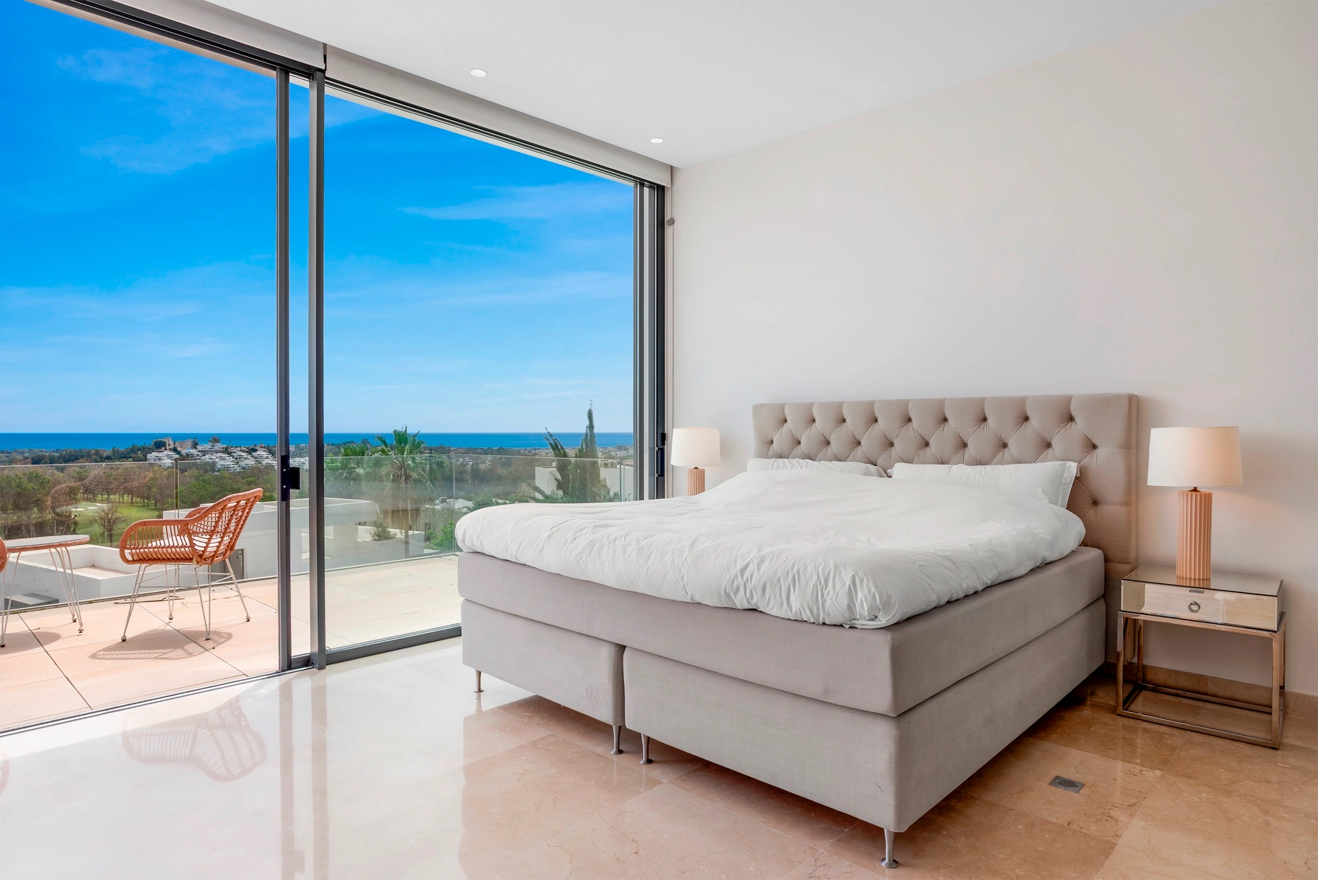 Villa for sale in Benahavis