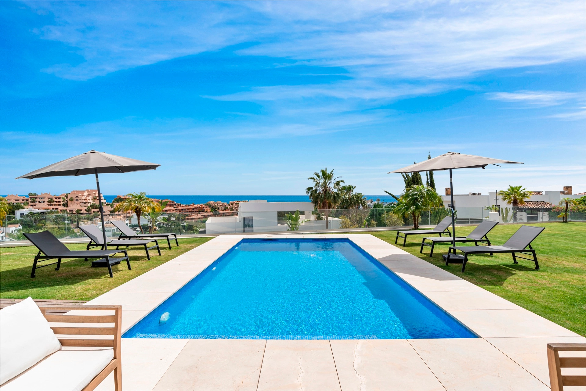 Villa for sale in Benahavis