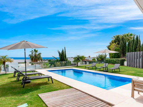 Contemporary Luxury Villa with Panoramic Sea Views in La Alquería