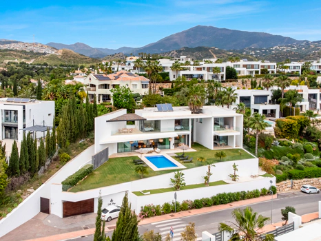 Contemporary Luxury Villa with Panoramic Sea Views in La Alquería