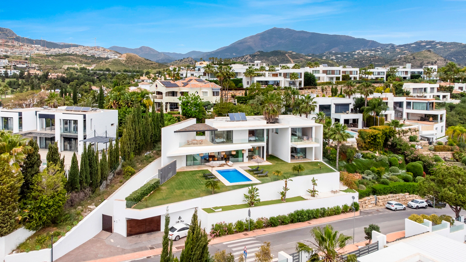 Villa for sale in Benahavis