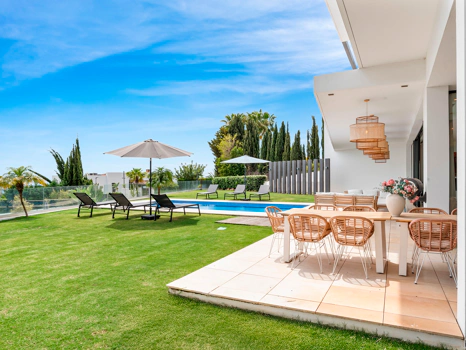 Contemporary Luxury Villa with Panoramic Sea Views in La Alquería
