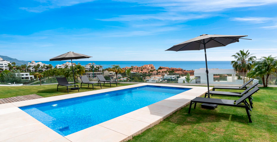 Contemporary Luxury Villa with Panoramic Sea Views in La Alquería