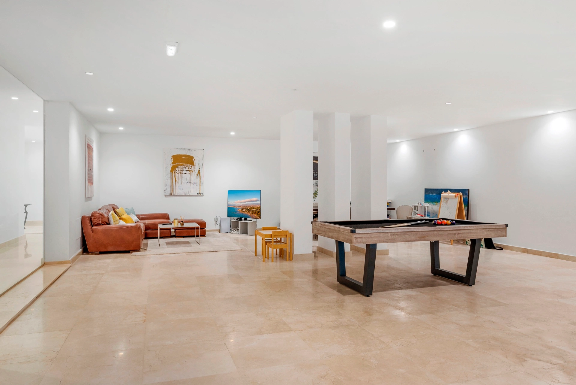 Villa for sale in Benahavis