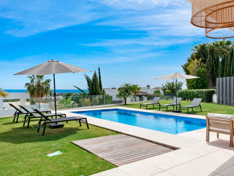 Contemporary Luxury Villa with Panoramic Sea Views in La Alquería