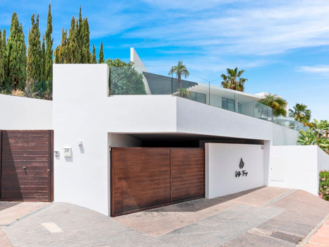 Contemporary Luxury Villa with Panoramic Sea Views in La Alquería