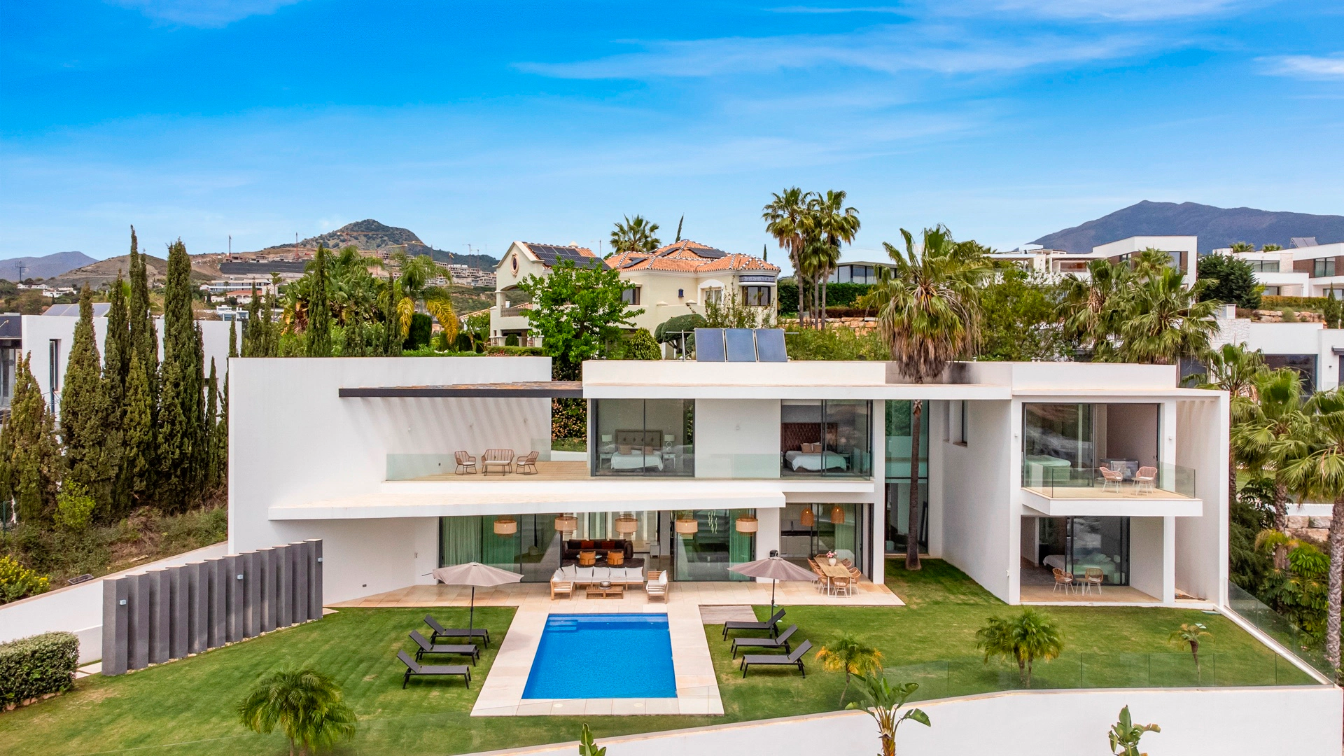 Villa for sale in Benahavis