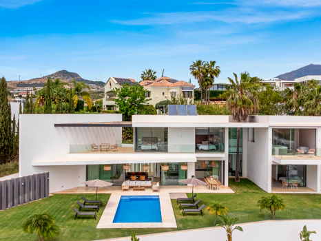 Contemporary Luxury Villa with Panoramic Sea Views in La Alquería
