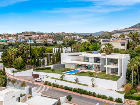 Contemporary Luxury Villa with Panoramic Sea Views in La Alquería