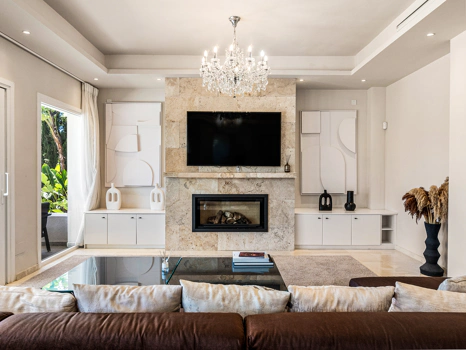 Luxury Six-Bedroom Villa in Nueva Andalucía’s Prestigious Golf Valley