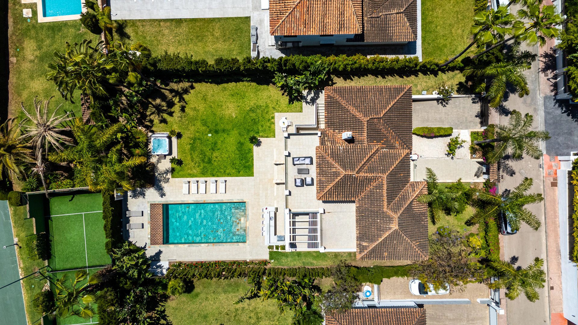 Villa for sale in Nueva Andalucia, Marbella