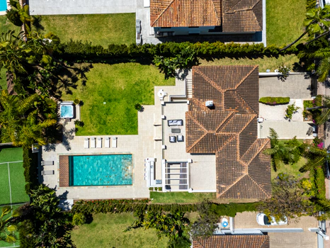 Luxury Six-Bedroom Villa in Nueva Andalucía’s Prestigious Golf Valley