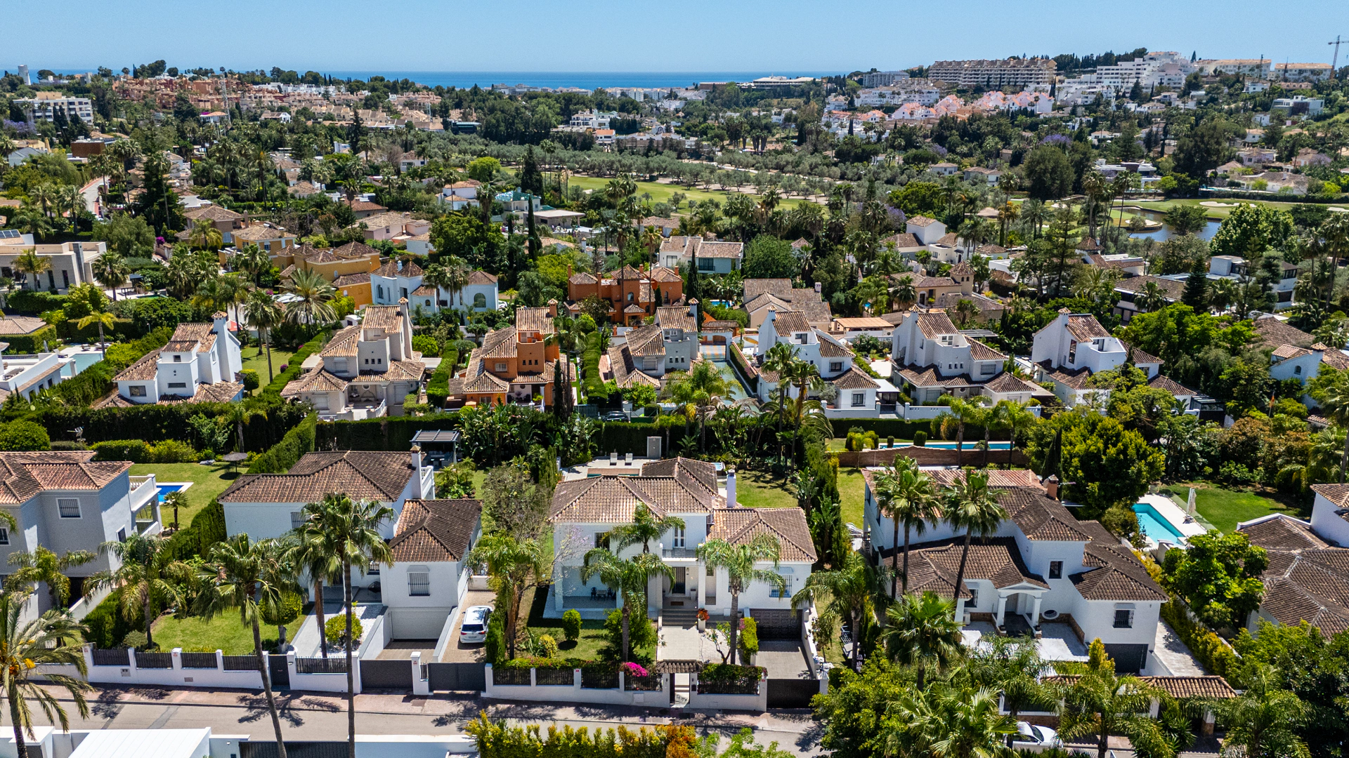Villa for sale in Nueva Andalucia, Marbella