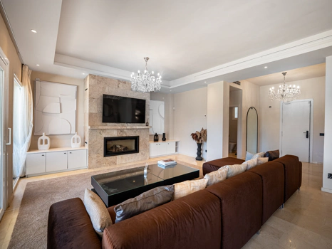 Luxury Six-Bedroom Villa in Nueva Andalucía’s Prestigious Golf Valley