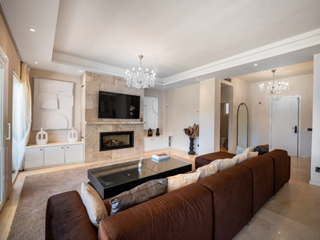 Luxury Six-Bedroom Villa in Nueva Andalucía’s Prestigious Golf Valley