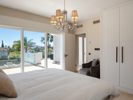 Luxury Six-Bedroom Villa in Nueva Andalucía’s Prestigious Golf Valley