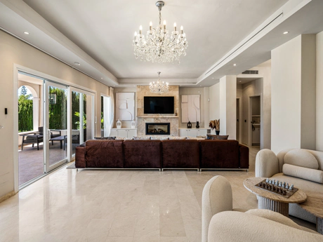 Luxury Six-Bedroom Villa in Nueva Andalucía’s Prestigious Golf Valley